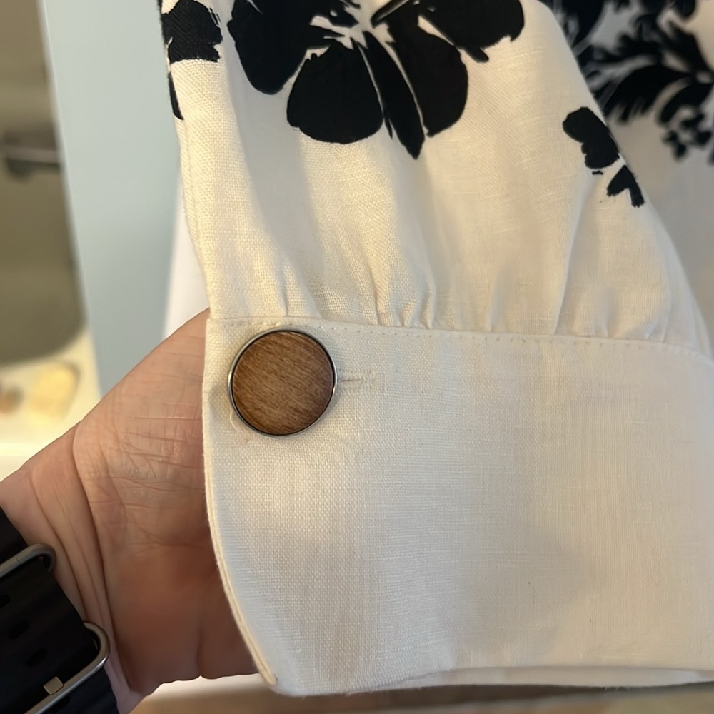 Zara Ivory Top with Black Accents - Picture 4 of 7